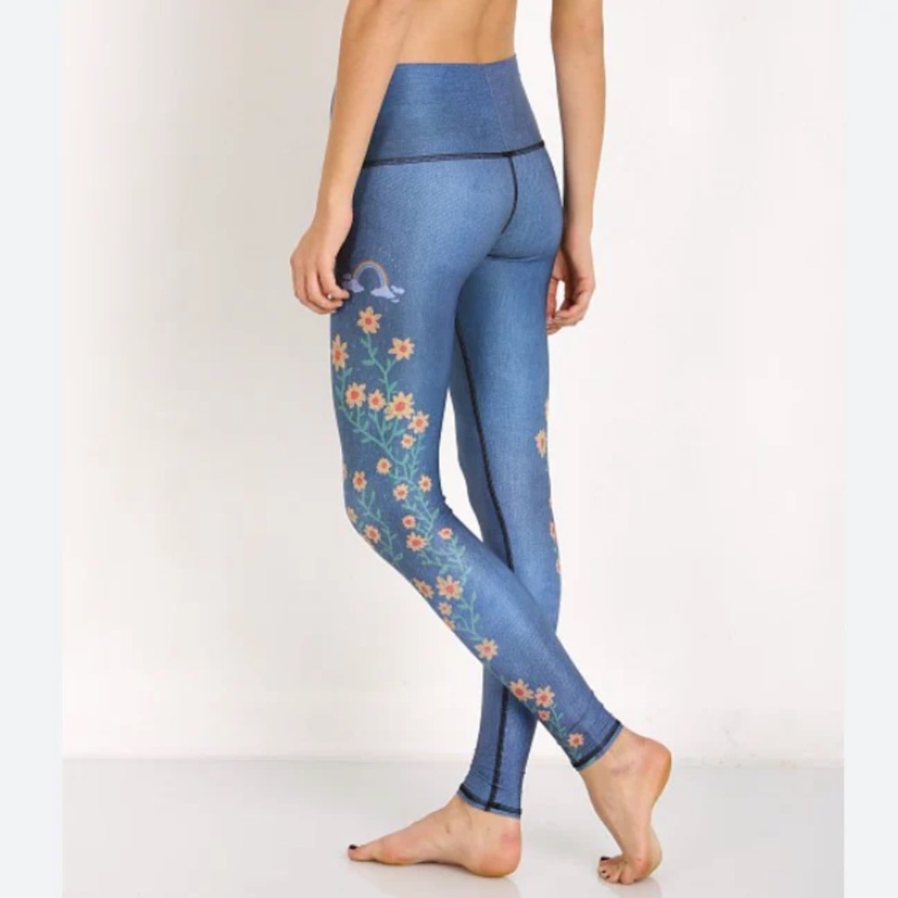 NWT Teeki Set of Leggings and crop Top XS/S - Picture 3 of 10